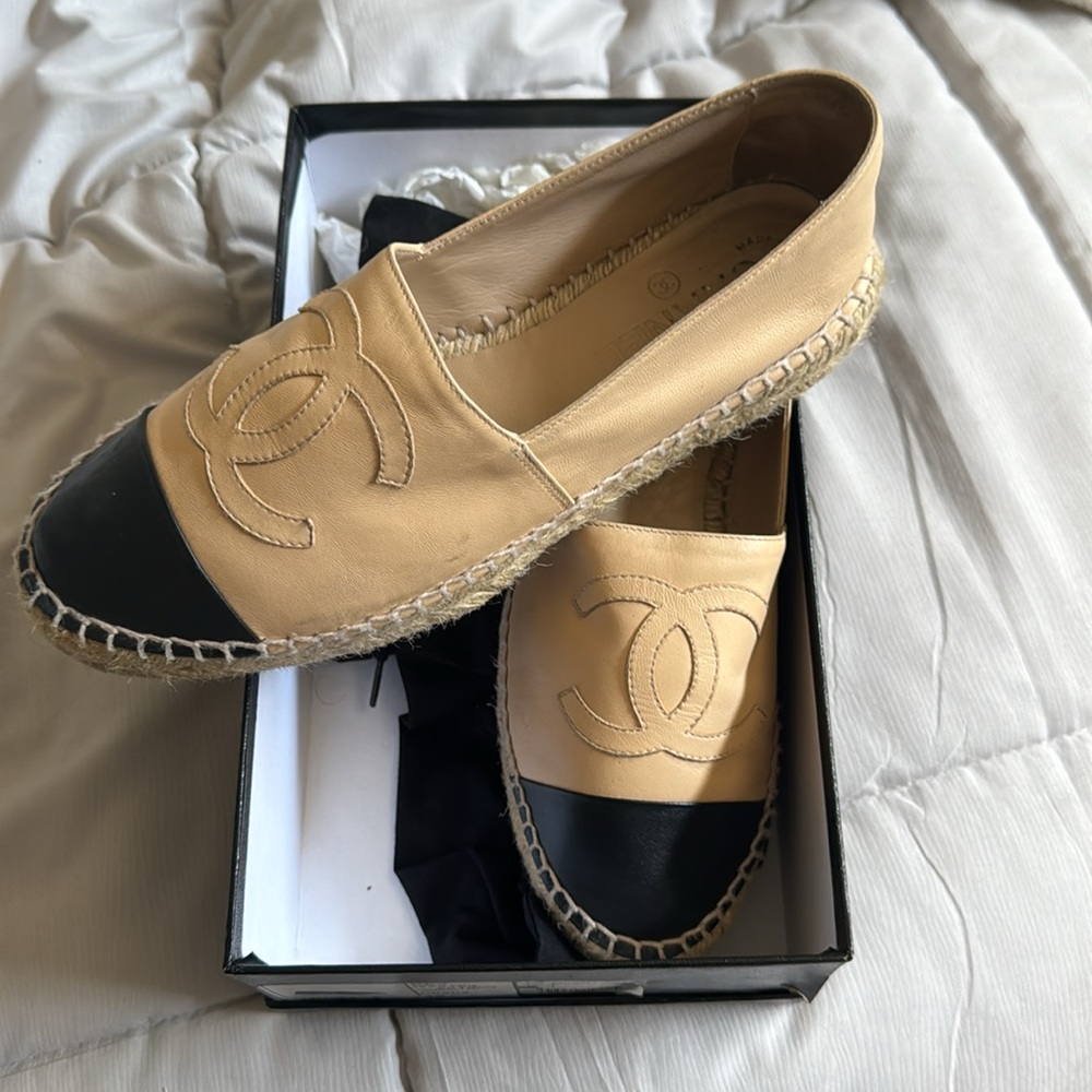 Chanel lamb skin espadrilles black and beige - Picture 2 of 4